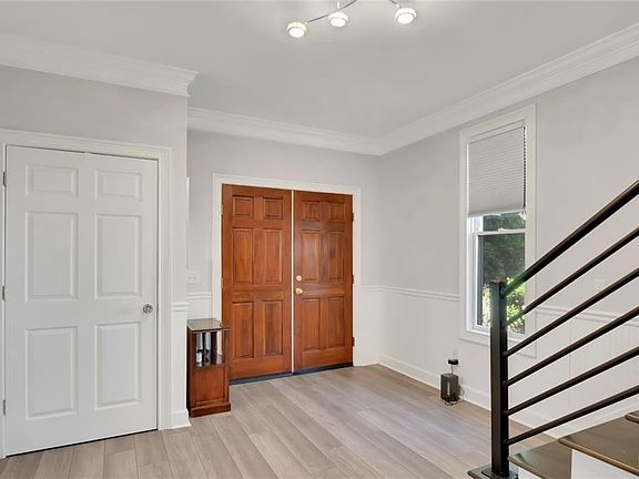4th image of 530 Clement Cir