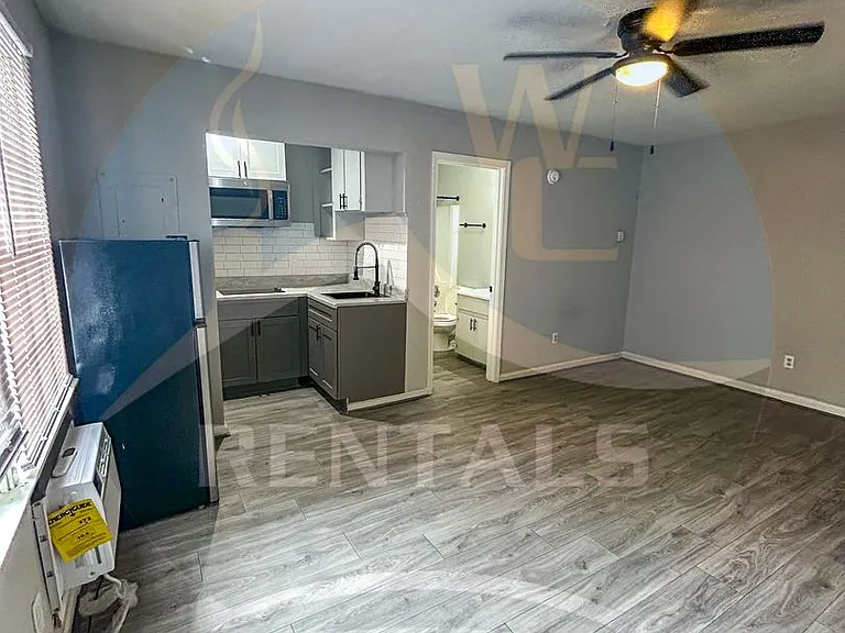 569 Country Club Dr — Photo 3