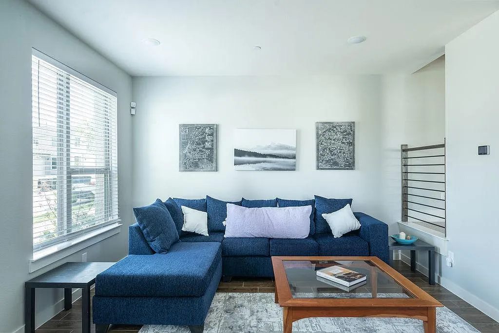 1401 Alberti Ave — Photo 3
