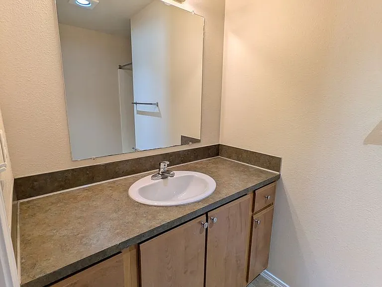 Wellesley Park Apartments — Photo 122