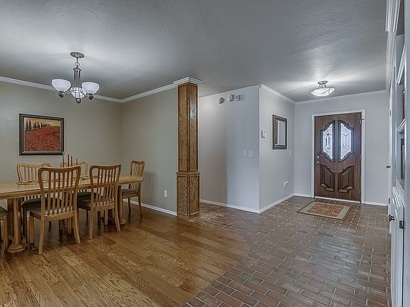 3rd image of 2134 Edinburg Dr