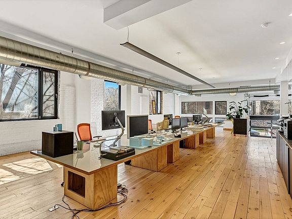 2nd image of 1309 N Wicker Park Ave