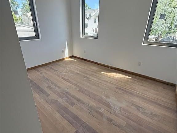 4th image of 536 Smith St #203