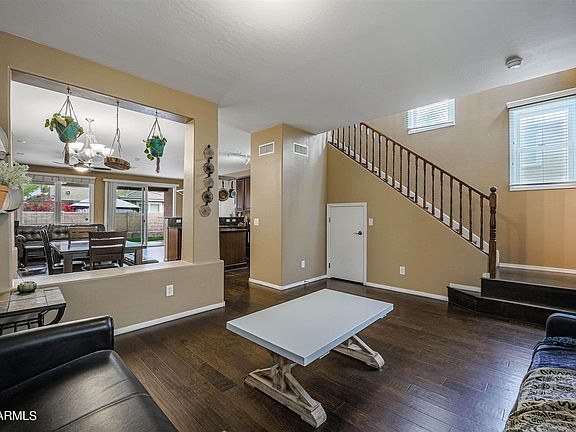 5th image of 2238 E Wayland Dr