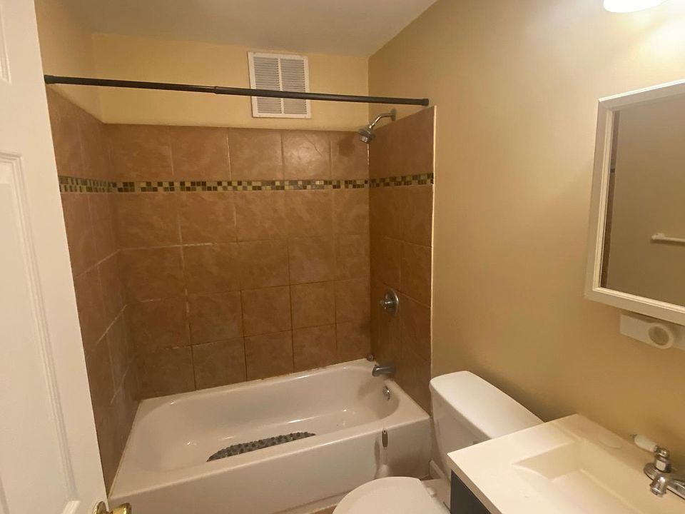2nd image of 5105 Marlowe St
