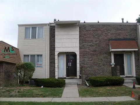 1 Hampton Towne St photo 1