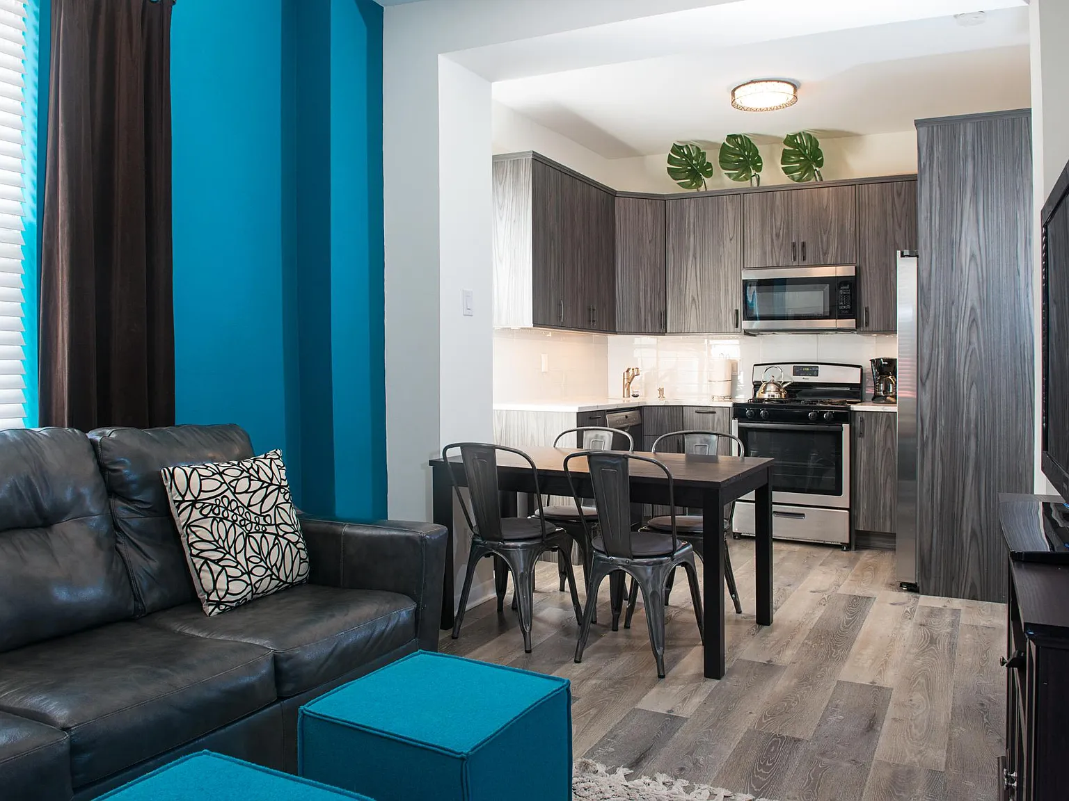 3 bed, 1080 sqft, $3,200 — Photo 3