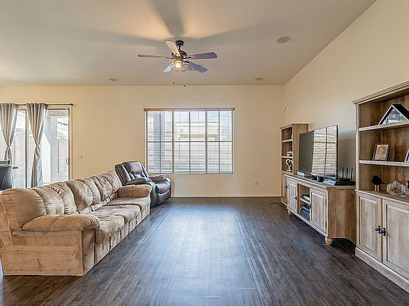 4th image of 17632 W Aster Dr