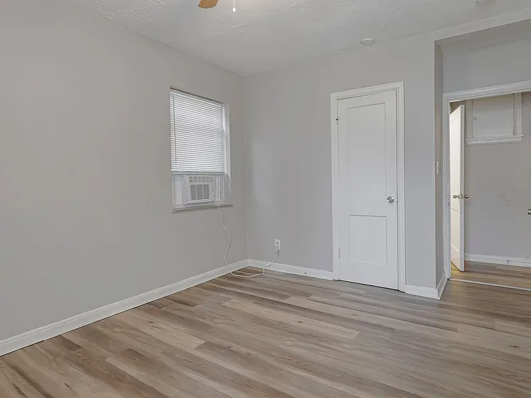 987 Lilley Ave — Photo 21
