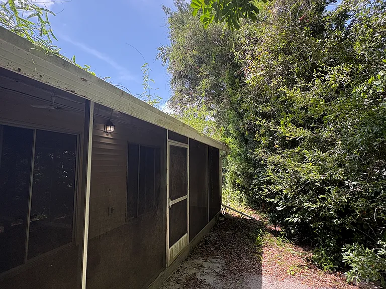 3174 Beecher Dr E — Photo 20