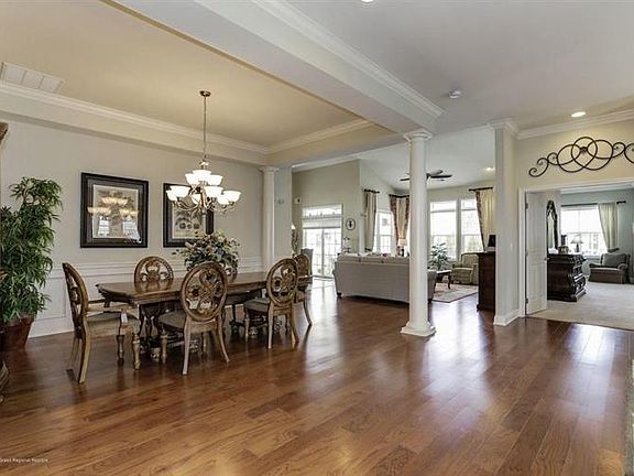 4th image of 4 Bayville Way