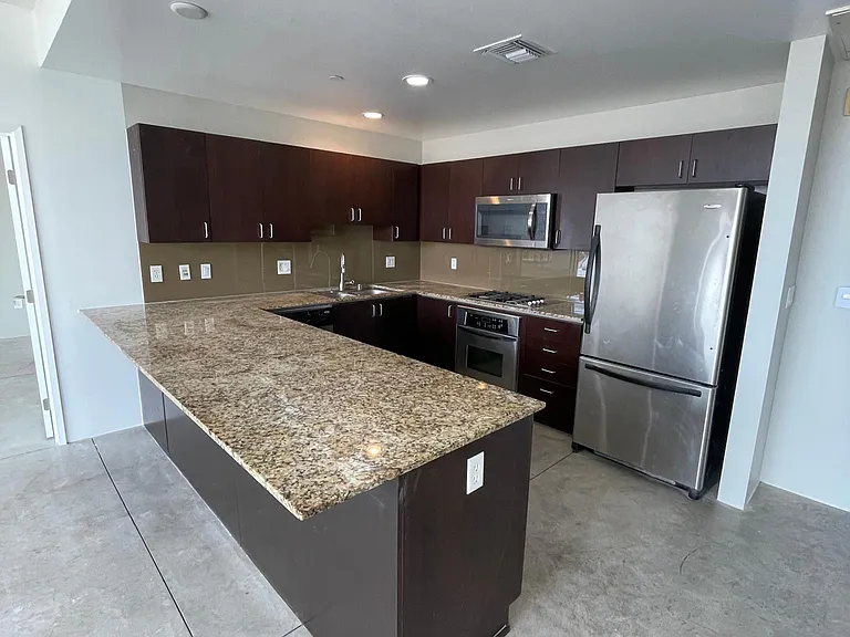 285 W 6th St #525 — Photo 18