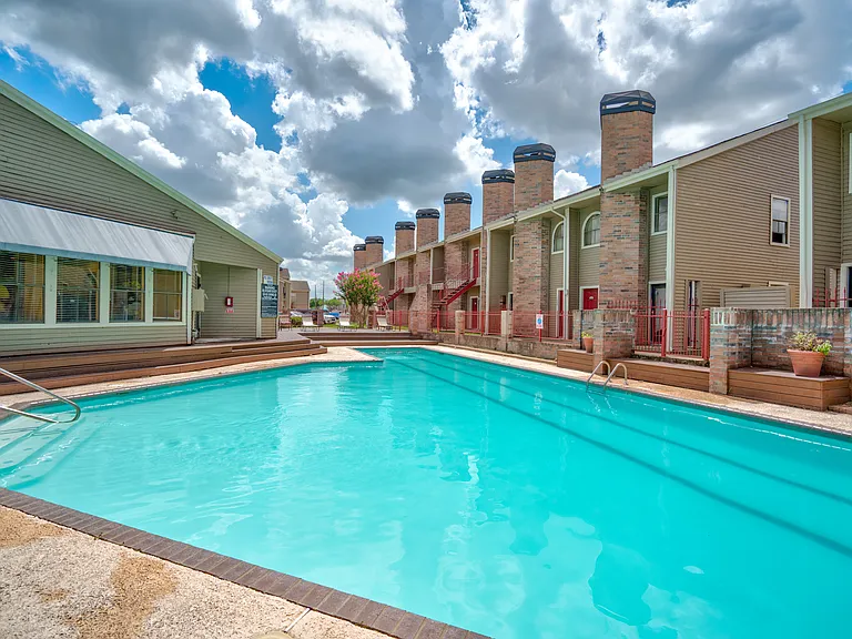 San Marino Apartments — Photo 13