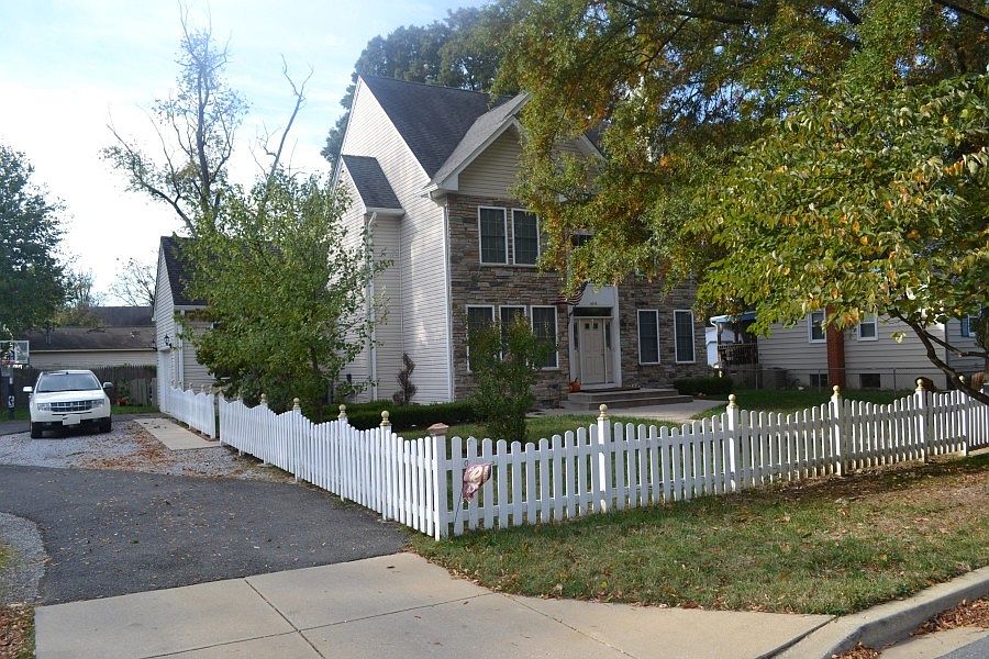 2nd image of 4819 Longfellow St