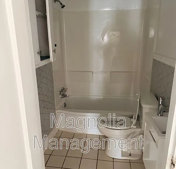 1436 Perry Ave — Photo 4