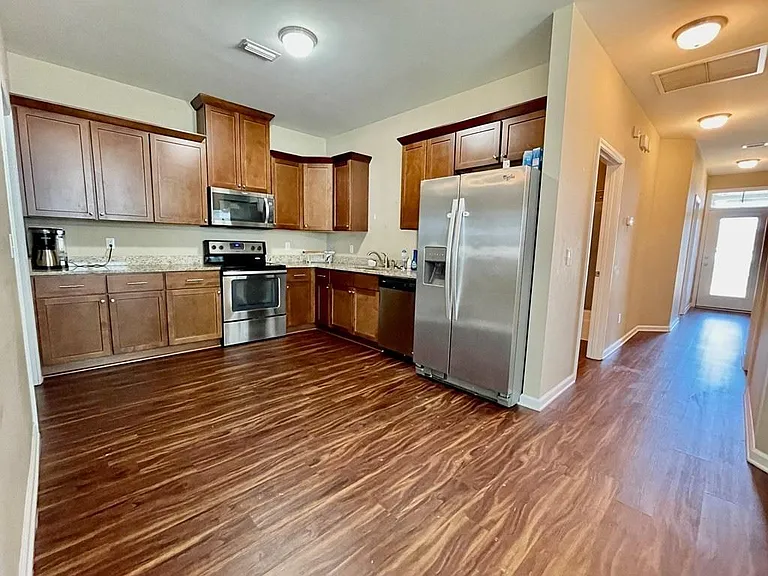 122 Heyward Dr — Photo 3