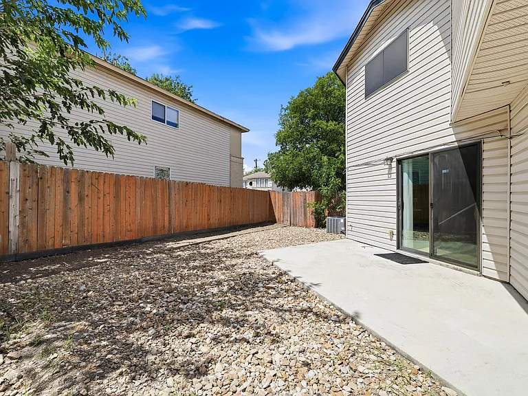 151 McLennan Oak — Photo 26