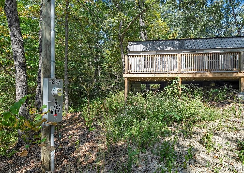 22nd image of 2137 N Lake View Dr