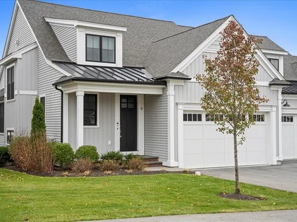 9 Hawk Ln #28, Framingham, MA 01701