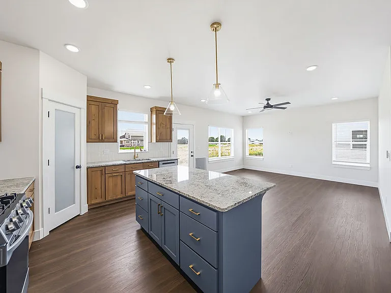 445 E River Ln — Photo 18