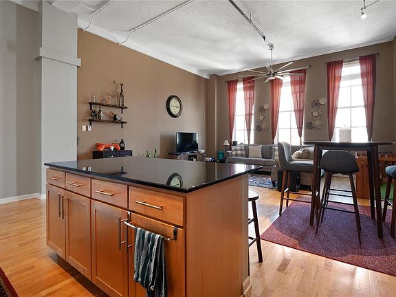 5th image of 1501 Locust 1103
