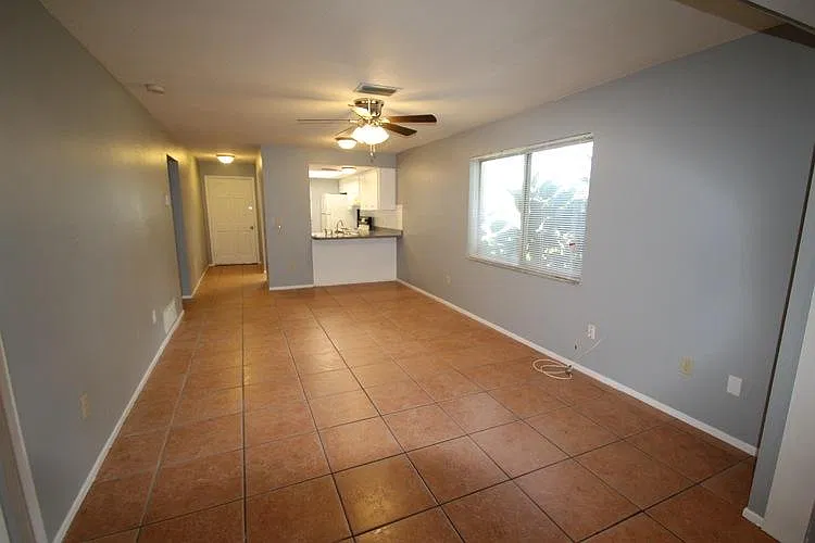 857 Lyndhurst St — Photo 3