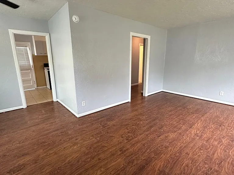 4319 Gables St — Photo 2