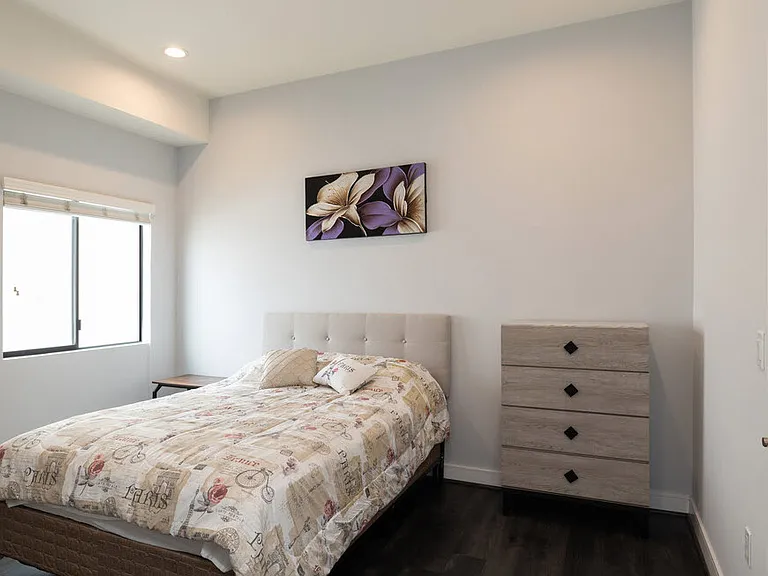 2651 S Hobart Blvd — Photo 29