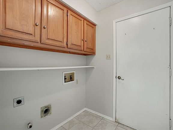 3rd image of 1888 Hillcrest Dr