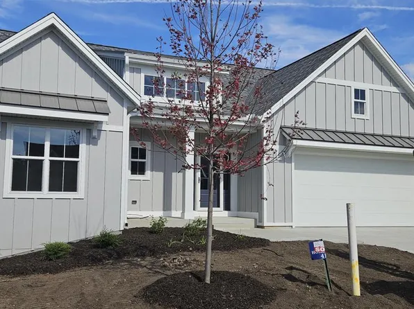 436 Sandy CIRCLE, Pewaukee, WI 53072