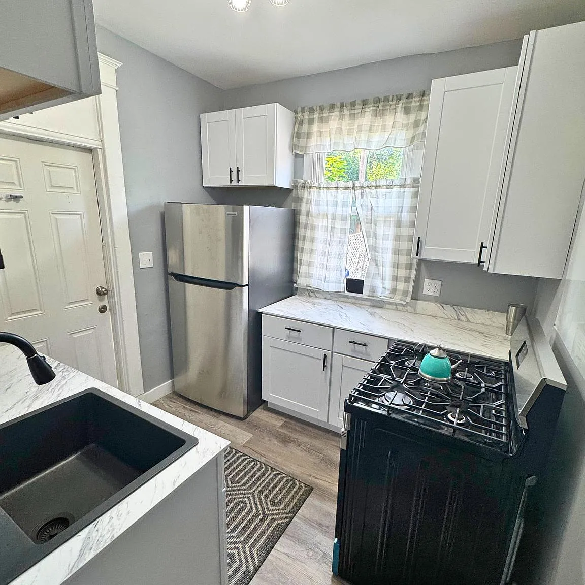 4 bed, 2.0 bath, 1682 sqft, $2,200 — Photo 4