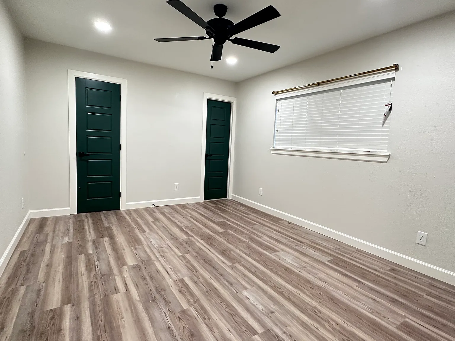 3 bed, 1584 sqft, $2,475 — Photo 3