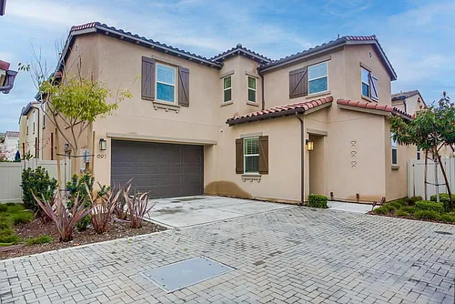 693 Gemstone Dr Photo 1