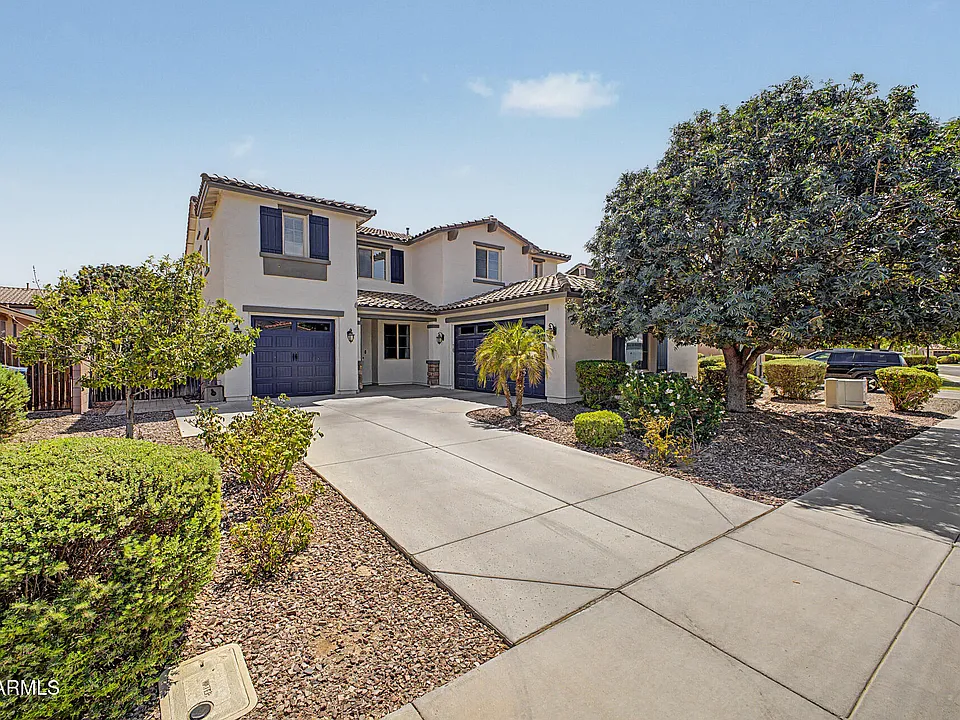 2531 E Eleana Ln
