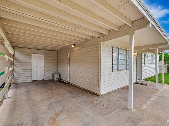 4th image of 2826 Junius St
