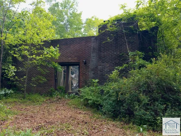 77 Fox Trot Ln, Patrick Springs, VA 24133