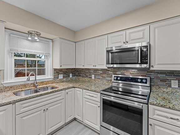 2nd image of 1132 Sippel Dr