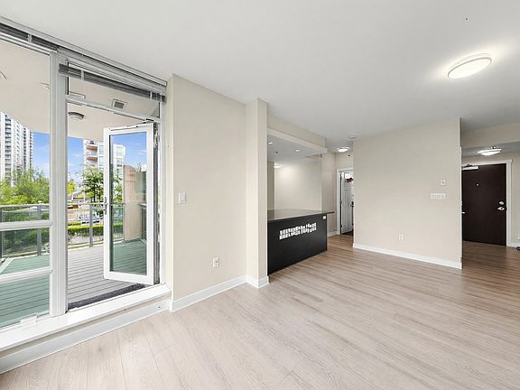 5th image of 2968 Glen Dr #605