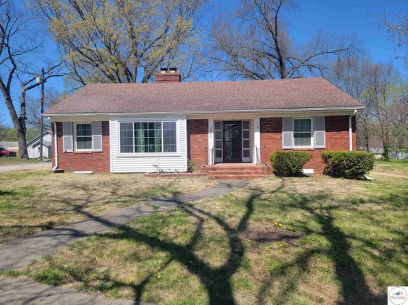 300 N Main St, Windsor, MO 65360