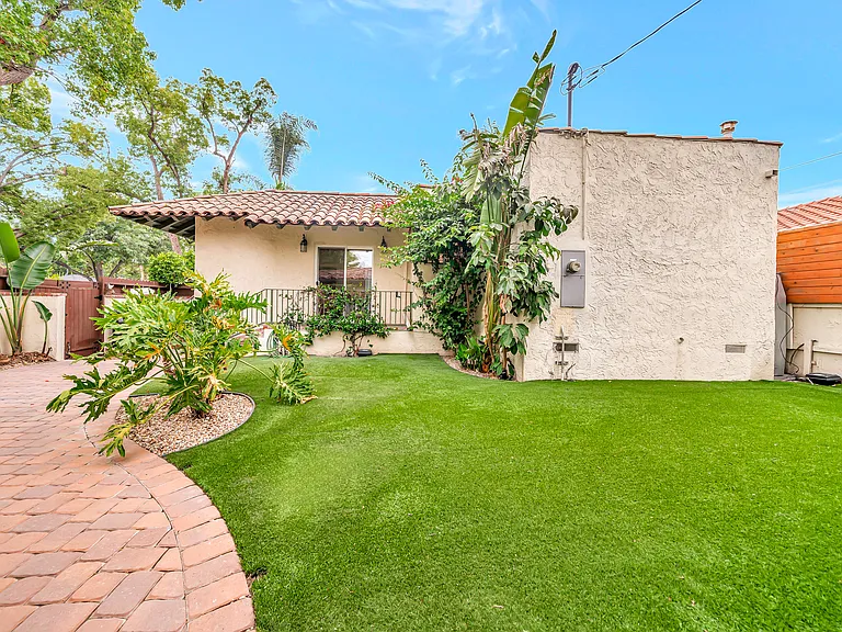 546 S Beachwood Dr — Photo 54