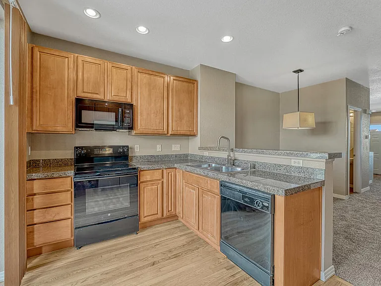 9558 Pearl Cir #105 — Photo 32