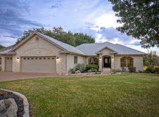 101 Denny Fox Dr, Burnet, TX 78611