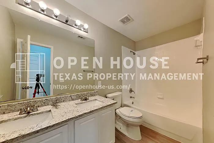 2904 Saint Martin Dr — Photo 20