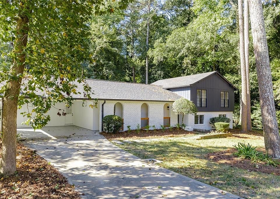 1st image of 3086 Garden Lane Dr