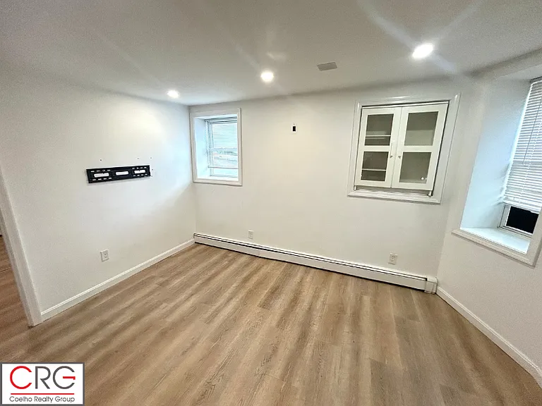 33 Shute St #1 — Photo 3
