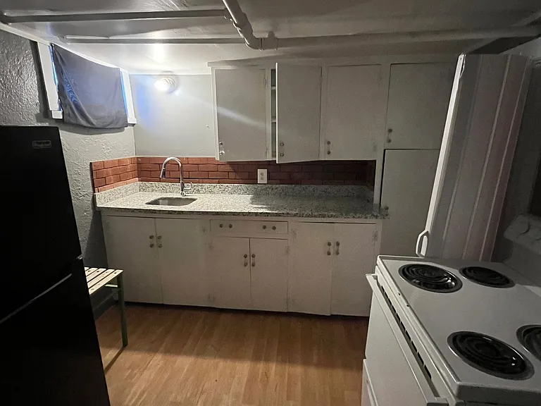 244 N Vine St — Photo 10