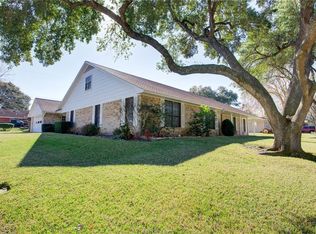 801 Atlow Dr, Brenham, TX 77833