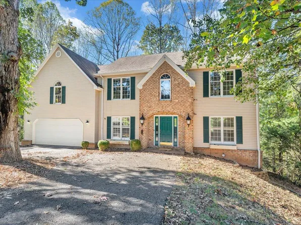 5539 Highfields Rd, Roanoke, VA 24018