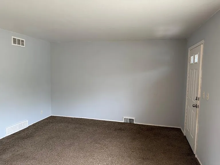 2461 Stieber St — Photo 3