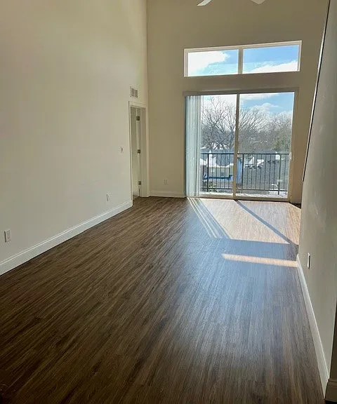 231 Walton Ave #403 — Photo 2